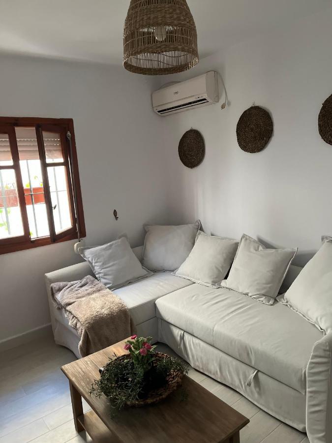 Casa Martin Calle Jurel, Viviendas Frente A La Playa En Barrio De Pescadores De Conil *